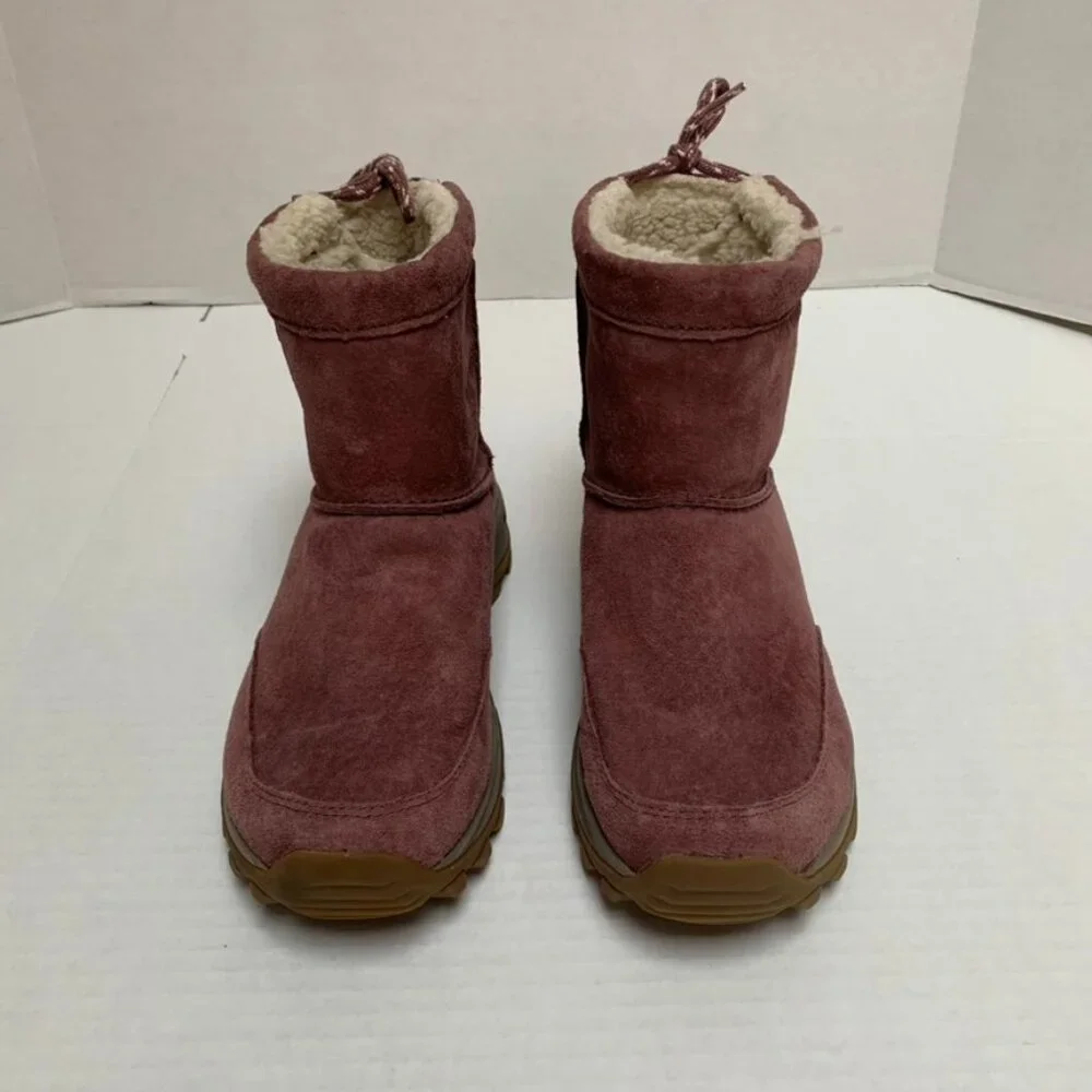 New without Box Merrill womens Size 8.M Pull on Suede Boots